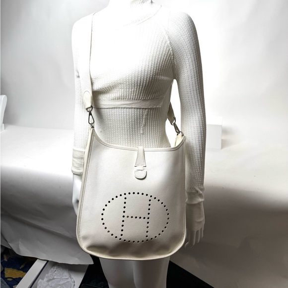 Pre-Owned Hermes PM Evelyne Bag Gen III Clemence
Strap can be change if desired - Picture 5 of 15